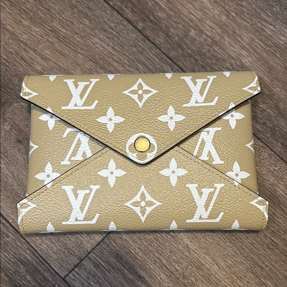 Louis Vuitton Beige Kirigami Monogram Giant Medium Pochette Limited Edition